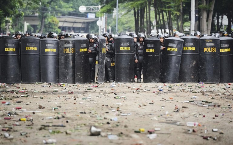 Analista: crise na Indonésia levanta suspeitas de interferência ocidental em cenário geopolítico