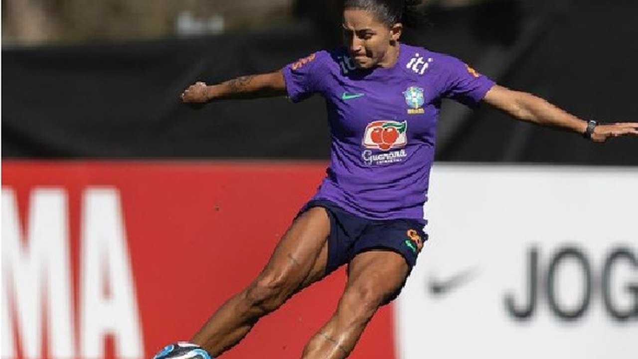 Debinha marca e Brasil vence Canadá na estreia do técnico Arthur Elias na seleção feminina