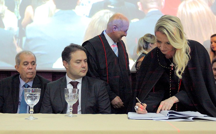 Vice-presidente do TJ acompanha posse da nova cúpula diretiva do TCE/AL