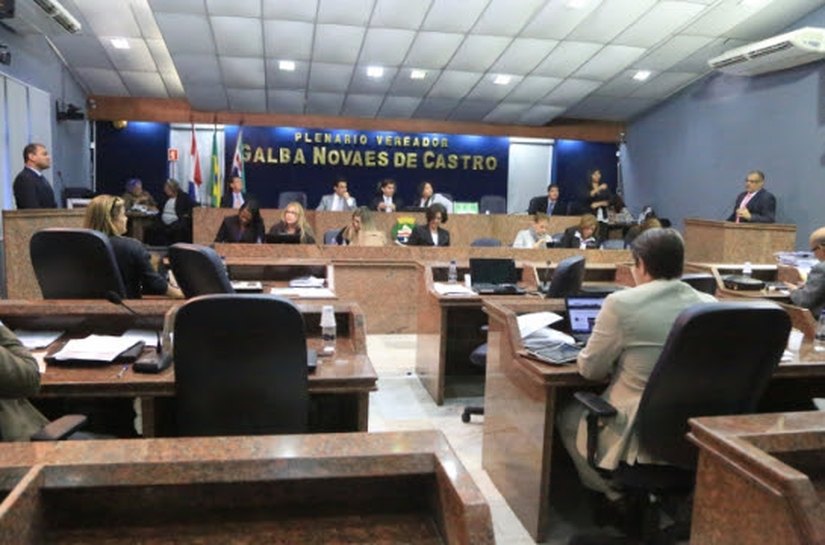 Estudantes que ganharam concursos recebem o reconhecimento da Câmara