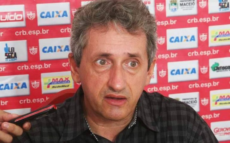 Lessa vai entregar cargos ocupados pelo PDT no Governo do Estado