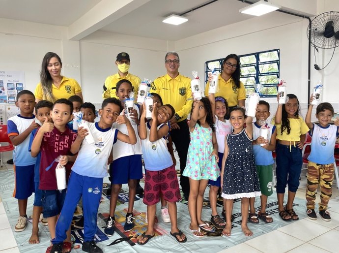 Educadores do DMTT promovem ação educativa em alusão ao Dia das Crianças