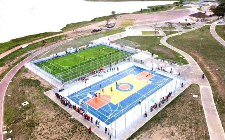 Arapiraca valoriza a juventude com a entrega de 15 ginásios, quadras e campos de futebol society