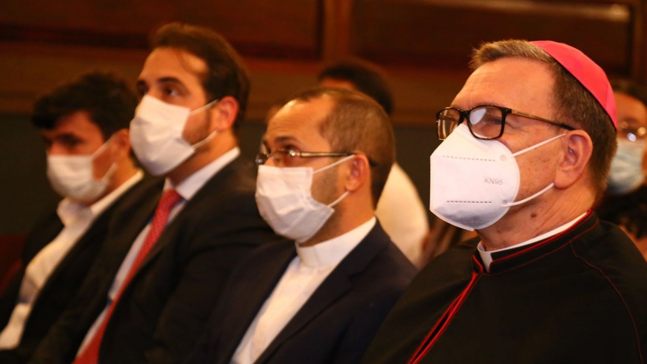 Novo bispo da Diocese de Penedo é recepcionado no Theatro Sete de Setembro