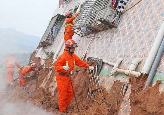 Ao menos 91 desaparecidos em deslizamento de terra na China