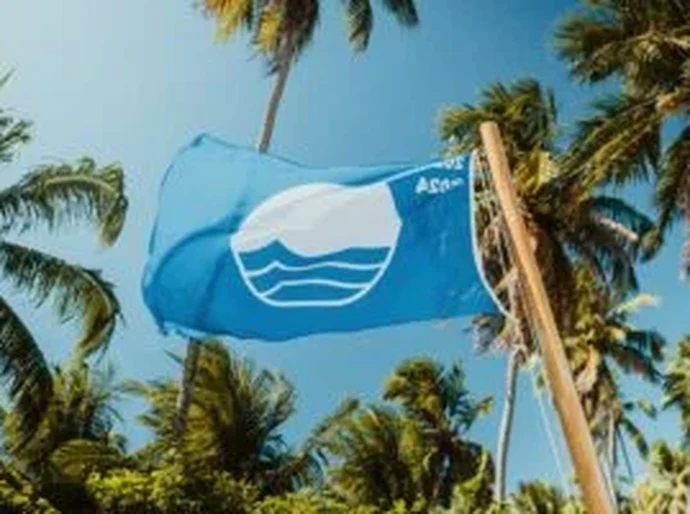 Praia do Patacho tem selo Bandeira Azul renovado para a temporada 2025/2026