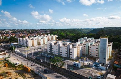 Contemplados no sorteio habitacional da Prefeitura de Maceió devem receber a chave nesta terça