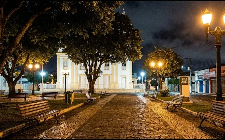 Luto e tapa na cara: irmãos brigam na Praça Ceci Cunha; motivo seria o 'desrespeito' à morte recente da mãe assassinada