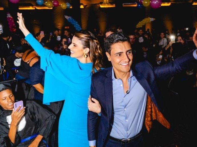 Maceió Abraça o Mundo: em Londres, JHC e Marina Candia recebem estudantes da rede municipal para intercâmbio histórico