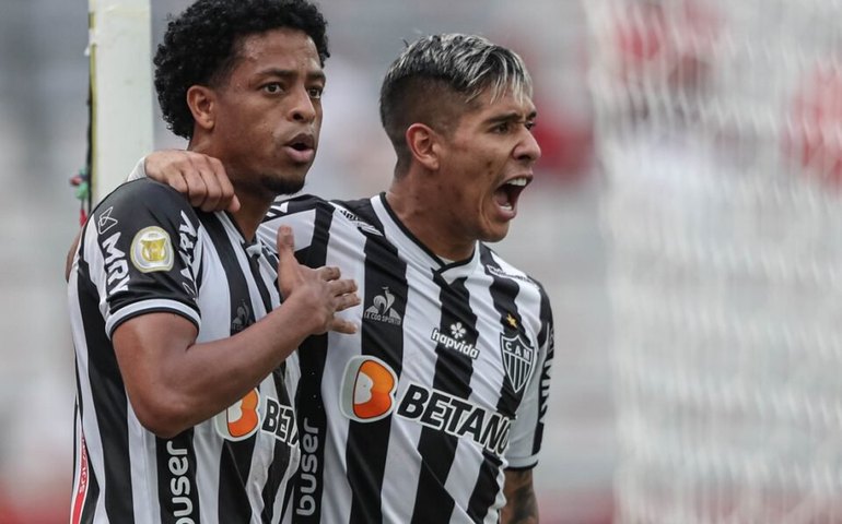 Atlético-MG desembarca em Curitiba sem Diego Costa para a final da Copa do Brasil