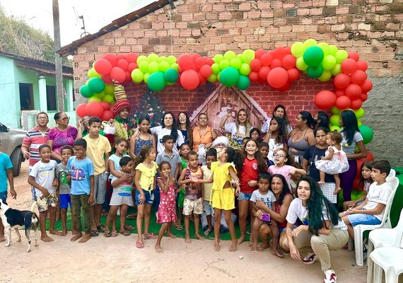 Prefeitura de Maceió promove recreação e entrega presentes na Grota Recanto Nabal