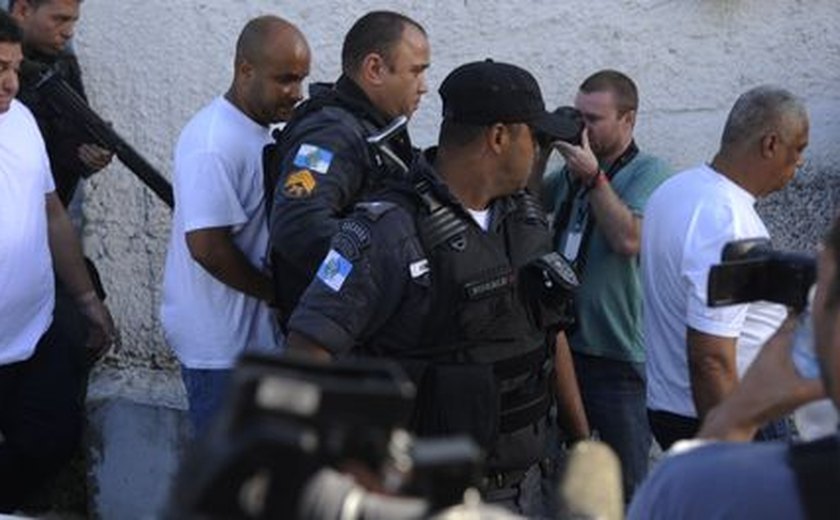 Juíza manda libertar policiais que arrastaram mulher em viatura no Rio