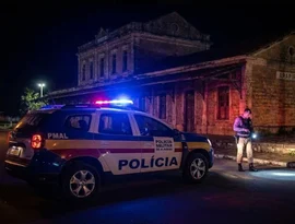 Mulher atira na cabeça de homem no bairro Primavera; dupla usava bag de entrega como disfarce