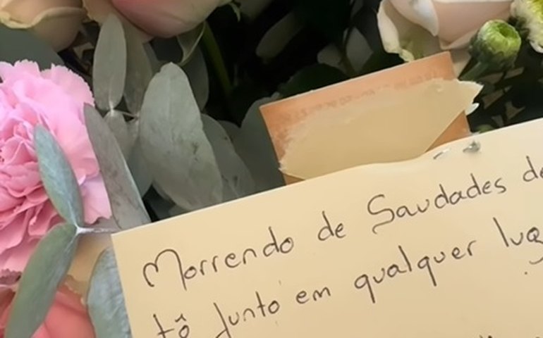 Em Paris, Sabrina Sato é surpreendida com gesto romântico de Nicolas Prattes