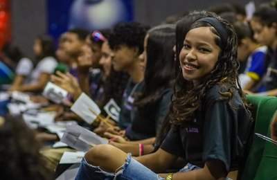 Com a participação de centenas de alunos, Arapiraca inicia a Prova Saeb nas escolas