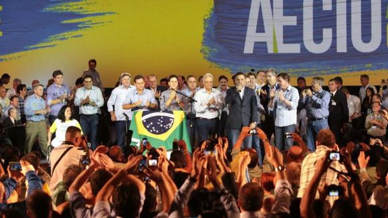 PSDB oficializa Aécio Neves como candidato a presidente da República