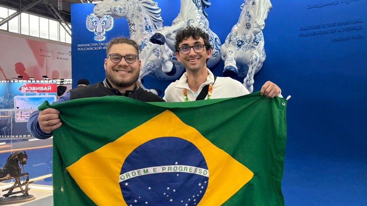 Estudantes brasileiros participam do Festival Internacional da Juventude na Rússia (VÍDEOS)