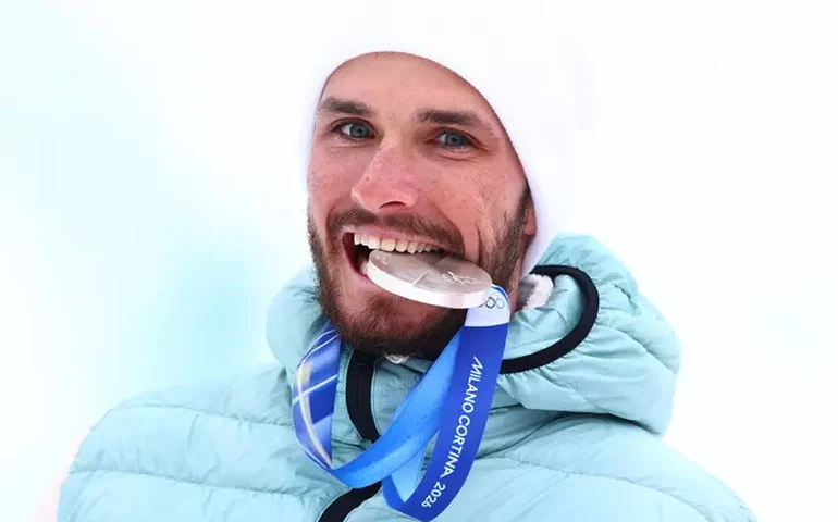 Russo conquista 1ª medalha nos Jogos de Inverno para atletas individuais neutros