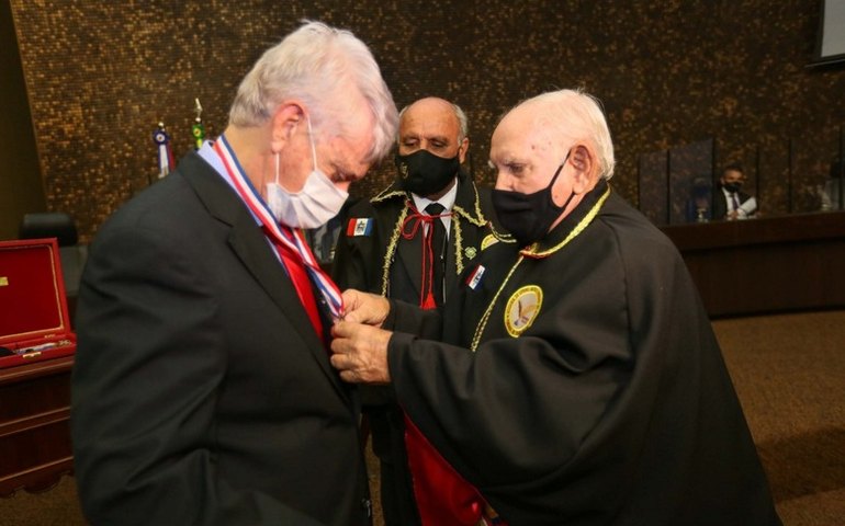 Desembargadores do TJAL recebem Medalha do Grande Oriente da Maçonaria