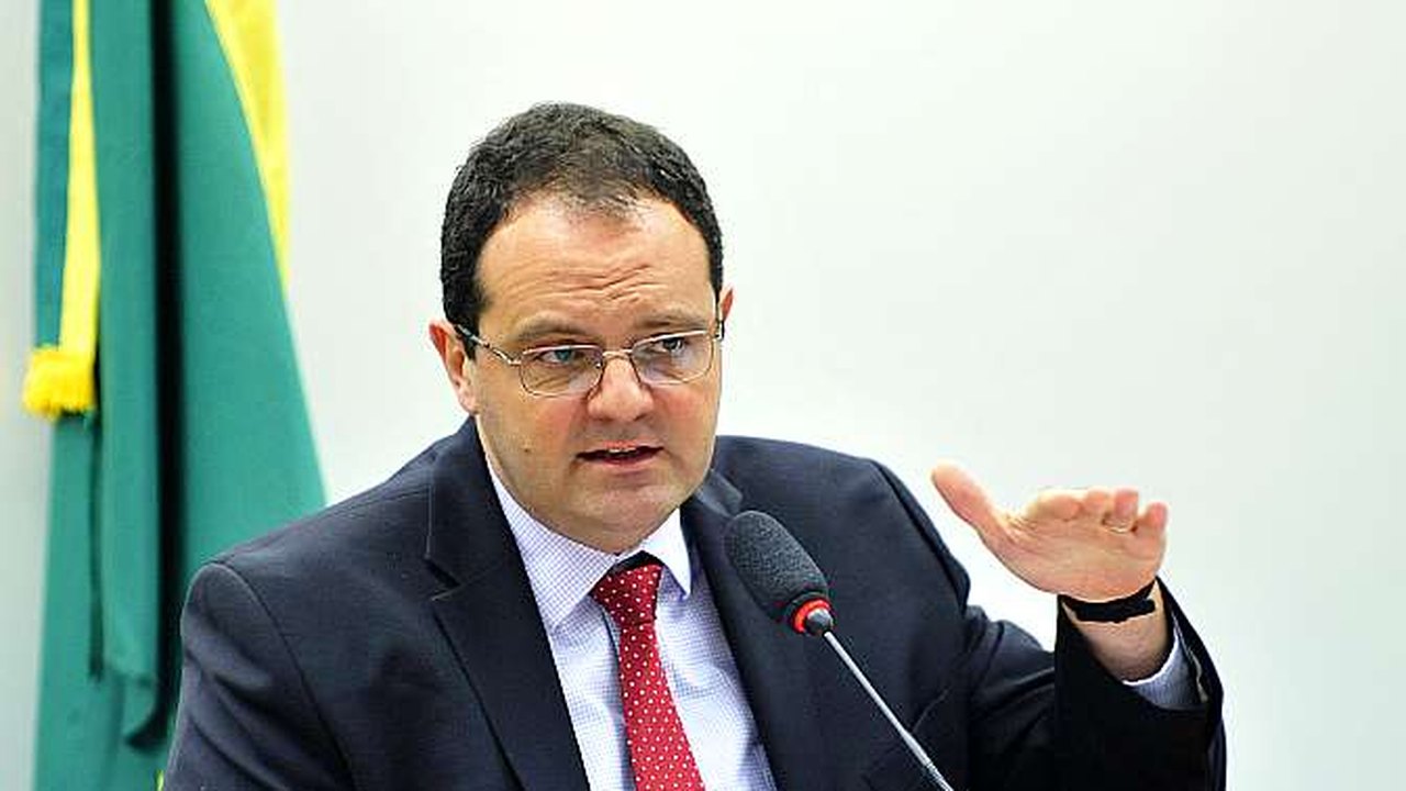 Dilma estuda cortar 10 de 39 ministérios e reduzir secretarias