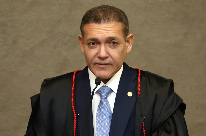 TSE atende Flávio e manda suspender canal do whatsapp Exército do Lula J