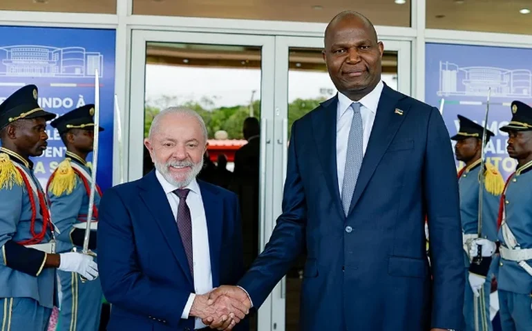 Lula recebe título de Doutor Honoris Causa em Moçambique e destaca compromisso com a educação