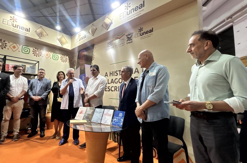 Homenagem a Douglas Apratto marca abertura da Bienal do Livro 2025 no estande da Eduneal