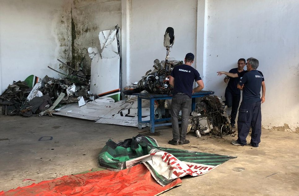DESTROÇOS NO AEROCLUBE