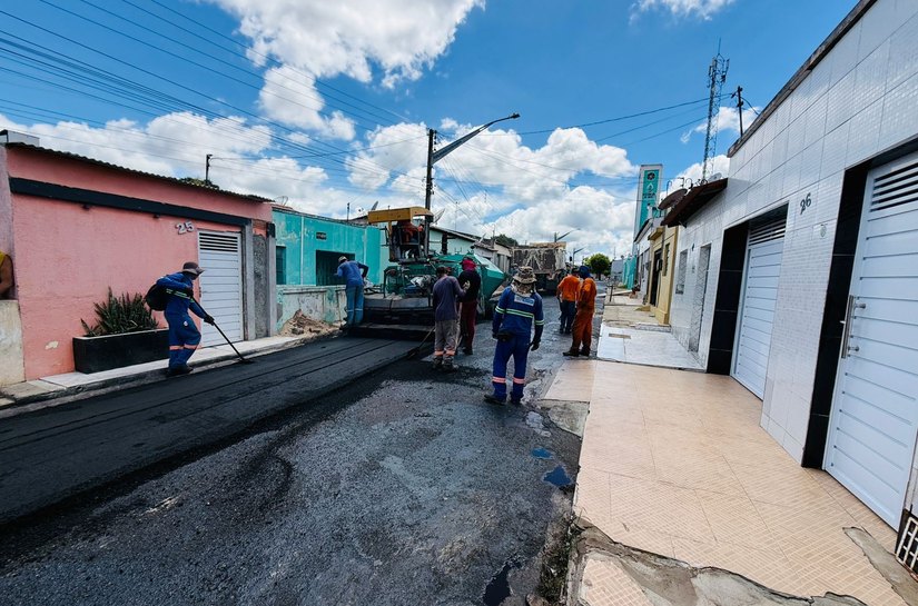 Prefeita Ziane Costa destaca início da pavimentação asfáltica no bairro Pedra Velha através do programa Pró-Estrada