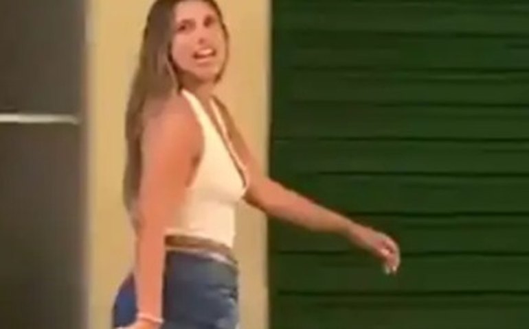 Dois dias após determinação judicial, argentina investigada por gestos racistas segue sem tornozeleira eletrônica