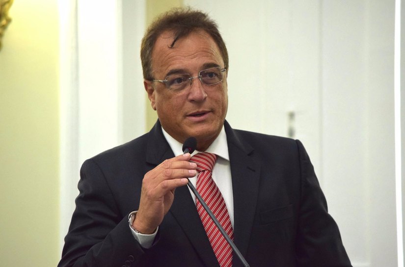 Galva quer audiência pública para debate dos vetos ao Plano Estadual de Educação