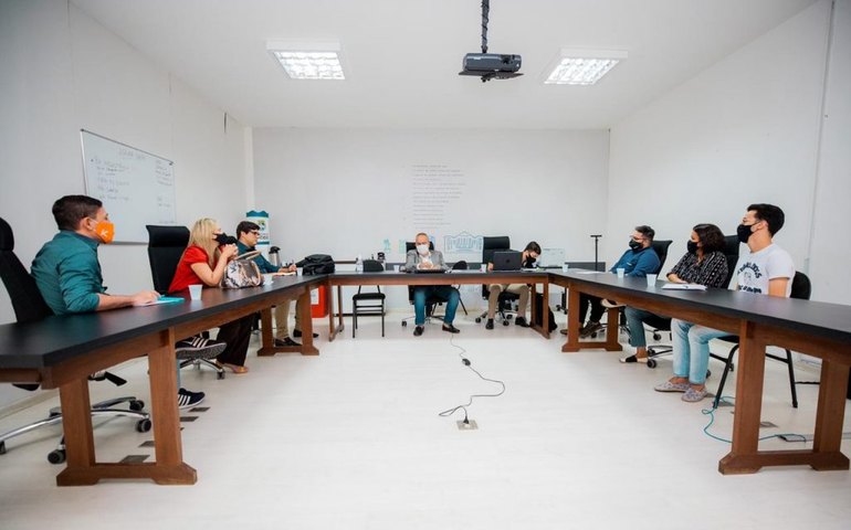 Prefeitura de Maceió discute a reabertura das salas de cinema