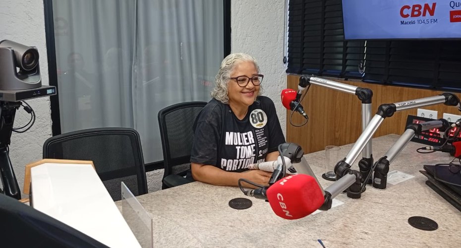 Em sabatina e agenda nas ruas, Lenilda Luna defende participação popular e critica o modelo capitalista no Dia da Democracia