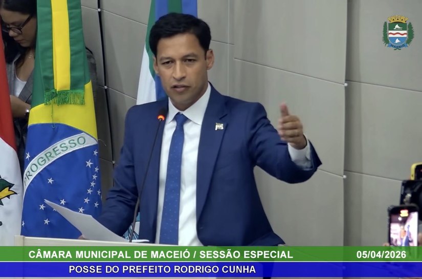 Rodrigo Cunha toma posse oficialmente como prefeito de Maceió em sessão na Câmara de Vereadores