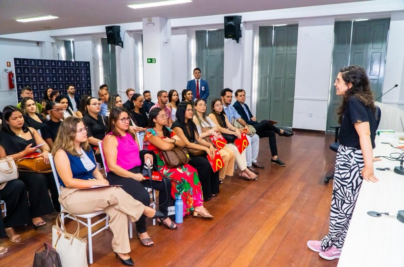Câmara de Maceió recebe estudantes de Direito para visita guiada sobre o processo legislativo
