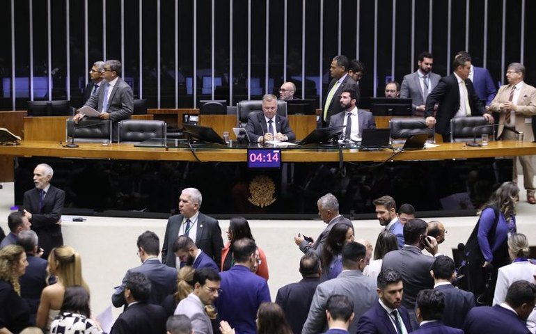 Câmara aprova regime de urgência para três projetos de lei; acompanhe