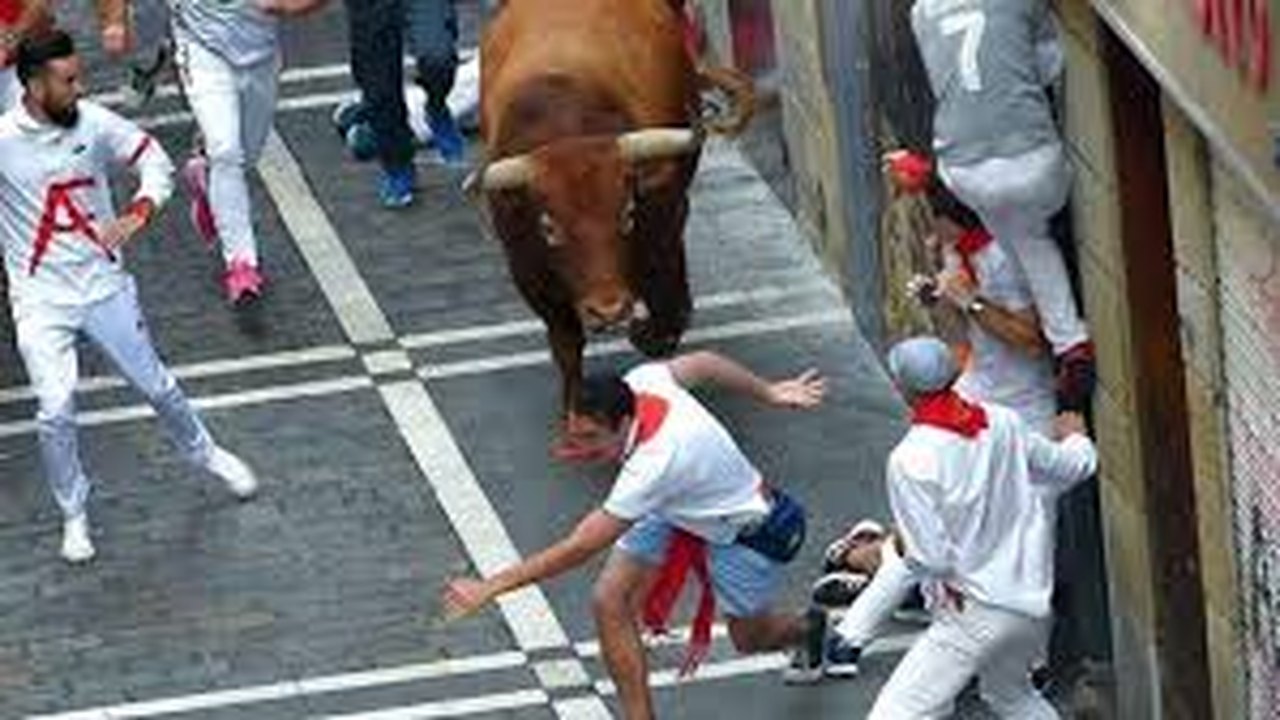 Corrida de touros na Espanha deixa seis feridos; vídeo