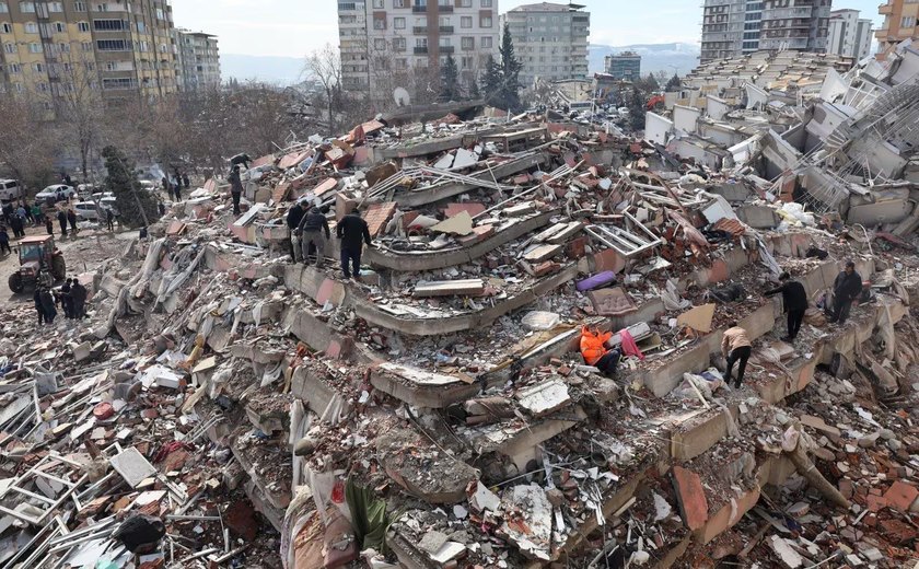 Como é a procura por sobreviventes nos escombros de terremotos. Veja em gráficos