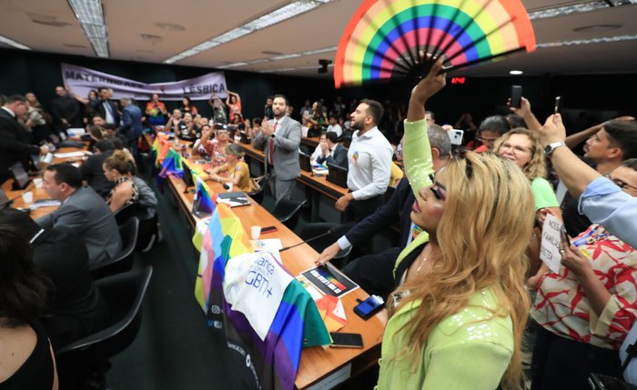 Comissão adia votação sobre proibição do casamento homoafetivo