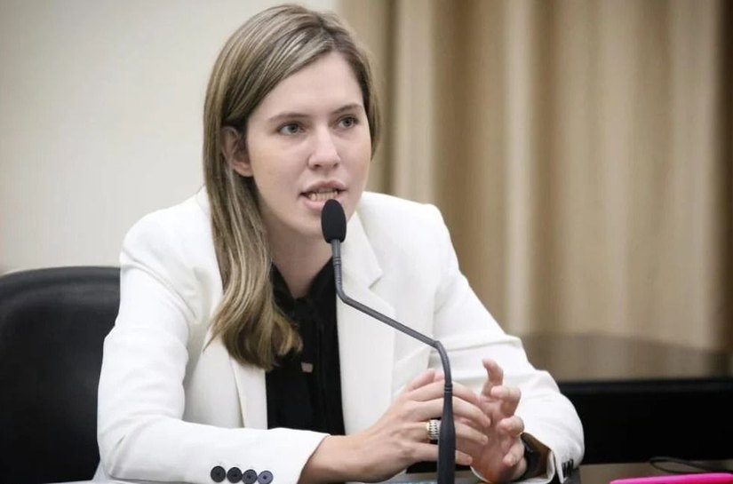 Cibele Moura denuncia à ALE e ao MP que estudantes estão fora das salas de aula em Barra de Santo Antônio