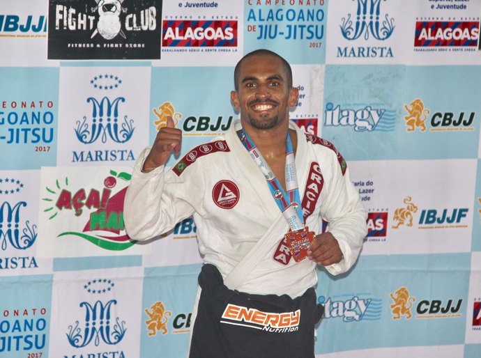 Representando Arapiraca, Ítalo Ribeiro sagra-se campeão alagoano de jiu-jitsu