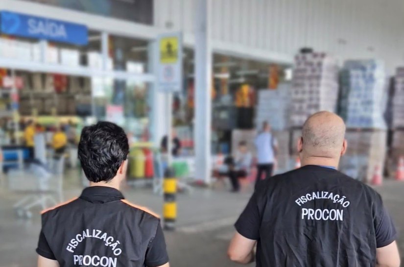 Procon Maceió notifica supermercado após acidente com consumidora