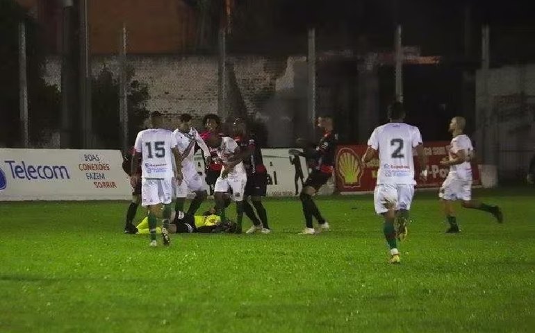 Jogador que agrediu árbitro na cabeça é condenado por tentativa de homicídio