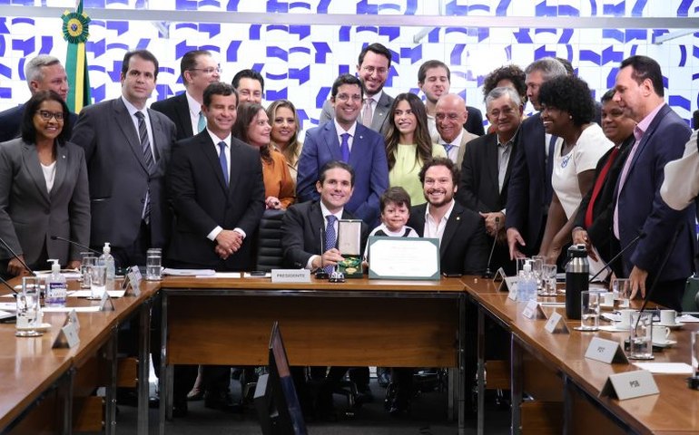 Câmara entrega Medalha Mérito Legislativo 2025 a autoridades por serviços relevantes ao país