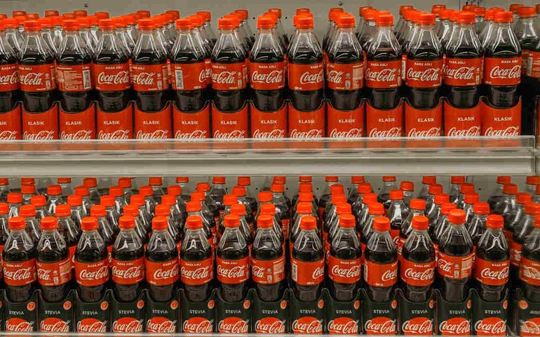 Coca-Cola supera expectativas e registra forte alta em lucro e receita no 1º trimestre de 2026