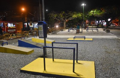 Prefeito Rui Palmeira entrega praça revitalizada no Santo Eduardo