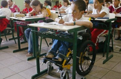 Projeto de lei torna obrigatório kit de acessibilidade para alunos com deficiência da rede pública
