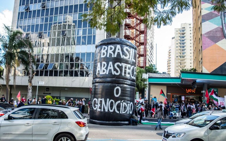 Manifestantes em SP exigem embargo de petróleo do Brasil a Israel (VÍDEOS)
