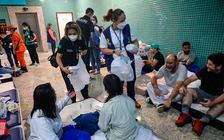 Voo de brasileiros deportados dos EUA chega a Fortaleza nesta sexta