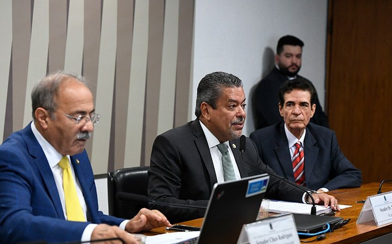 Relatório propõe ações para socorrer ianomâmis e garimpeiros